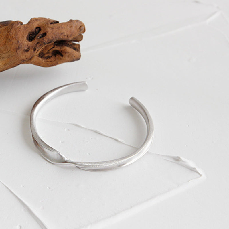 Amebelle® - Twist Satin Brushed Bangle